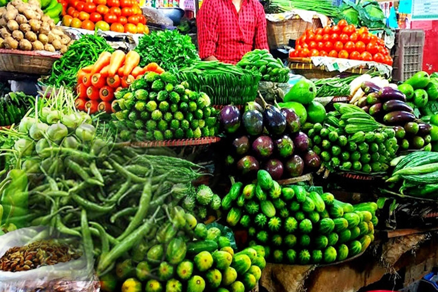 রাজধানীর বাজারে ৪ মাস ধরে উচ্চ সবজির দাম
