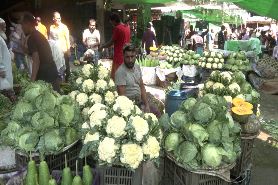 সবজিতে স্বস্তি, চাল-ডালে বাড়ছে দামের চাপ