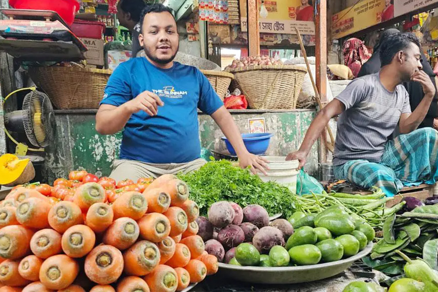 বাড়তি দাম, বাজারে কমেছে সবজি বিক্রি