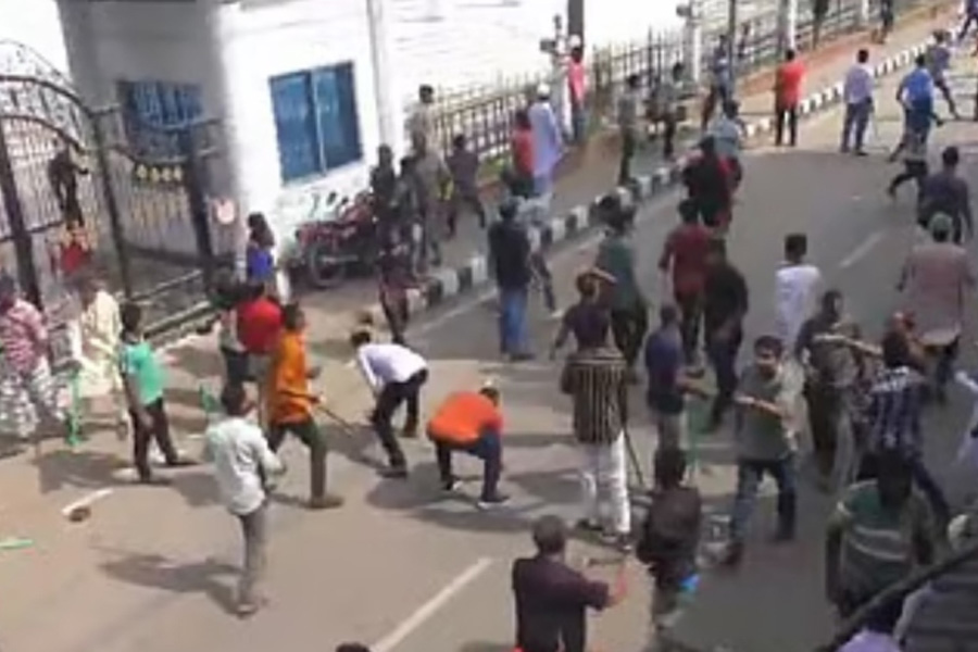 ভোলায় ২ দলের সংঘর্ষে বিএনপির কার্যক্রম স্থগিত