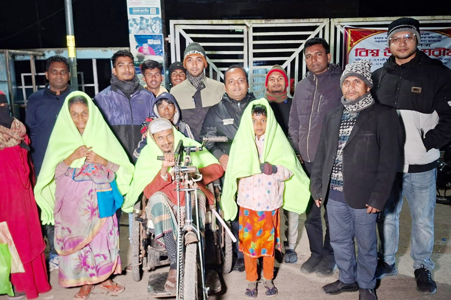 উসসাসের মানবিক উদ্যোগে শীতার্তদের মাঝে কম্বল বিতরণ