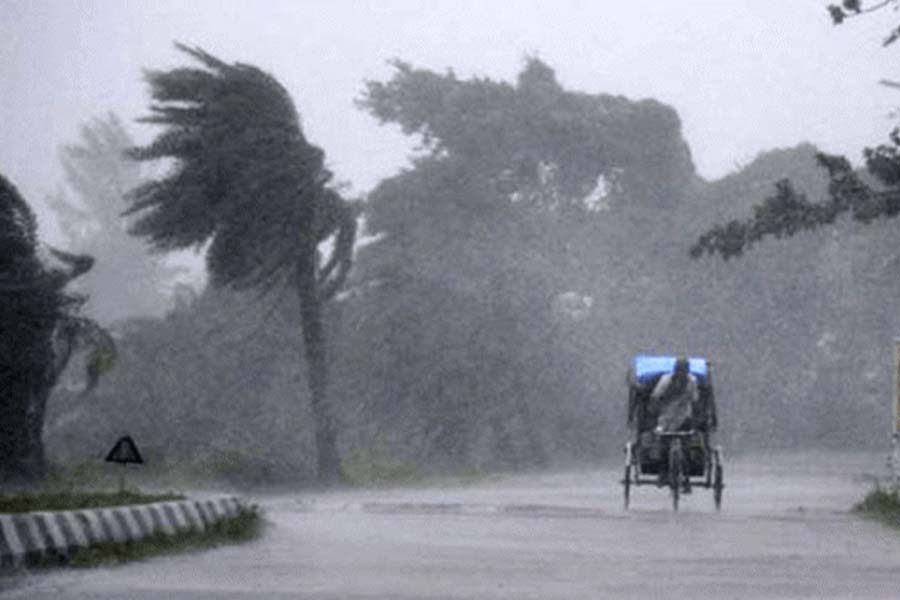 দুপুরের মধ্যে ঝড়ো হাওয়া ও বজ্রবৃষ্টির আভাস