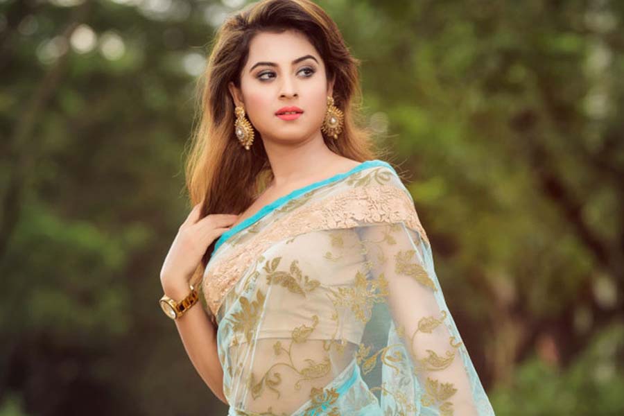 সংগীতশিল্পী হিসেবে আত্মপ্রকাশ, প্রথমবার গানে বুবলী