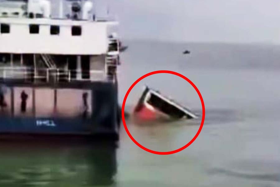 পদ্মা নদীতে পড়ে যাওয়া বাসের সর্বশেষ পরিস্থিতি