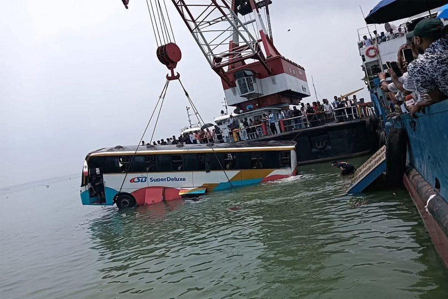মন্ত্রণালয়ের নির্দেশনা মেনে চলায় ফেরিঘাট দুর্ঘটনায় প্রাণরক্ষা