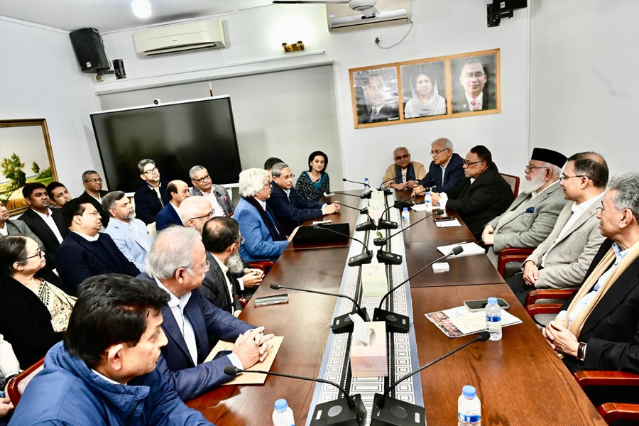 তারেক রহমানের সঙ্গে গুলশানে শীর্ষ ব্যবসায়ী নেতাদের সাক্ষাৎ