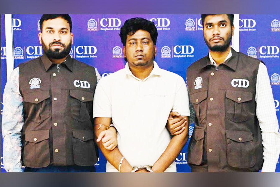 সিসি ক্যামেরা থাকা সত্ত্বেও ধরা পড়লেন সাইফুল