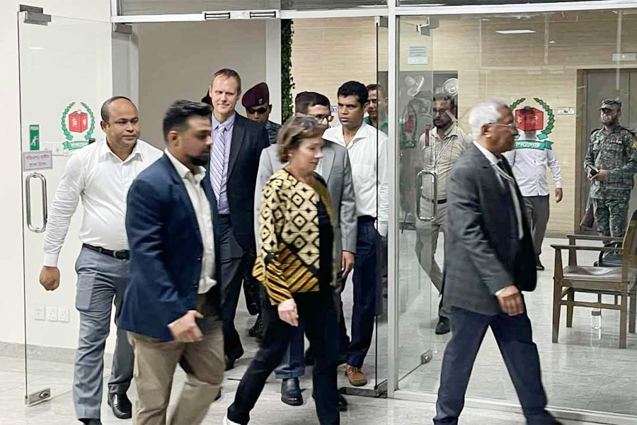 সিইসির সঙ্গে একান্ত বৈঠকে মার্কিন ভারপ্রাপ্ত রাষ্ট্রদূত