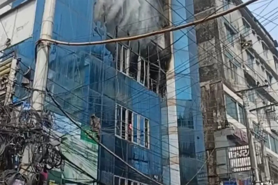 চট্টগ্রাম টেরিবাজারে বাণিজ্যিক ভবনে আগুন, নিহত ২