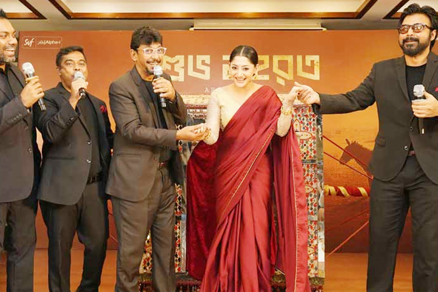 ‘দম’-এর মহরতে জমকালো আড্ডা