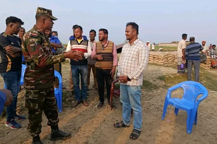 ভিডব্লিউবি’র চাল কারচুপির অভিযোগে চার ইউপি সদস্য আটক