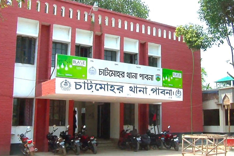 ইট বোঝাই ট্রলির নিচে চাপা পড়ে প্রাণ গেল স্কুলছাত্রের