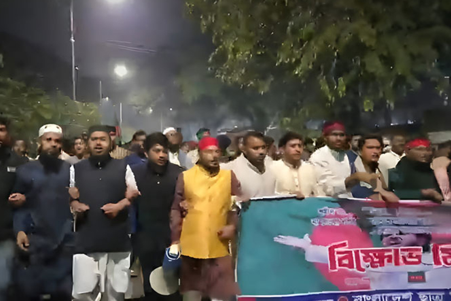 ৩ দাবিতে ছাত্র অধিকার পরিষদের বিক্ষোভ