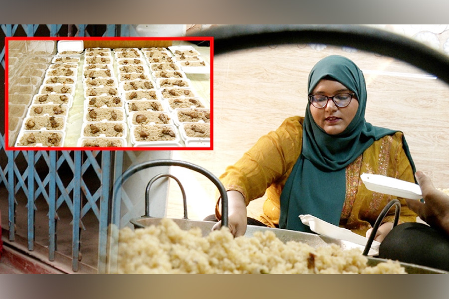 টিউশনের টাকা জমিয়ে ৬ বছর ধরে দুস্থদের ইফতার করান উর্মি