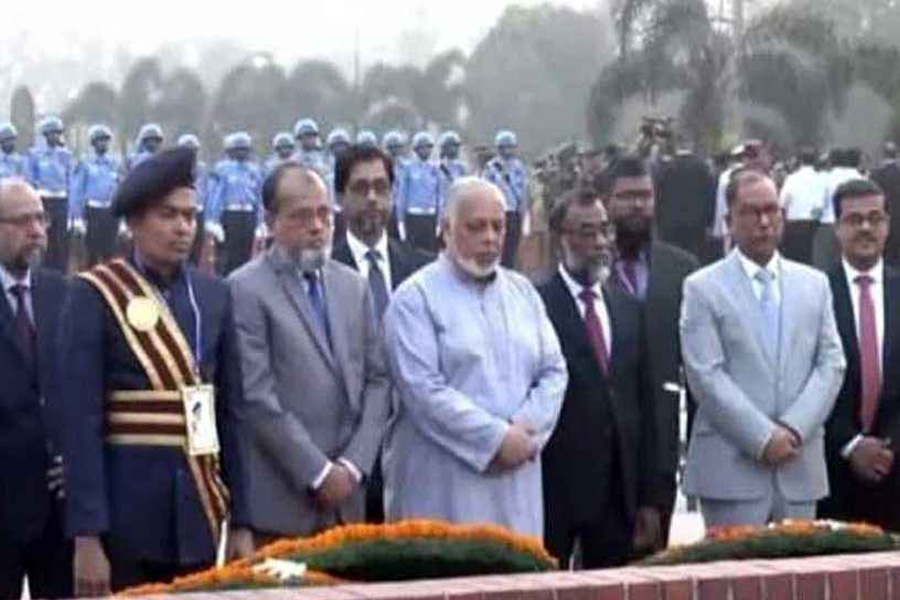 জাতীয় স্মৃতিসৌধে প্রধান বিচারপতির শ্রদ্ধা