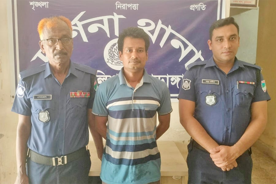 দর্শনায় পুলিশের পৃথক অভিযানে নিষিদ্ধ ছাত্রলীগের সাবেক ২ নেতা আটক