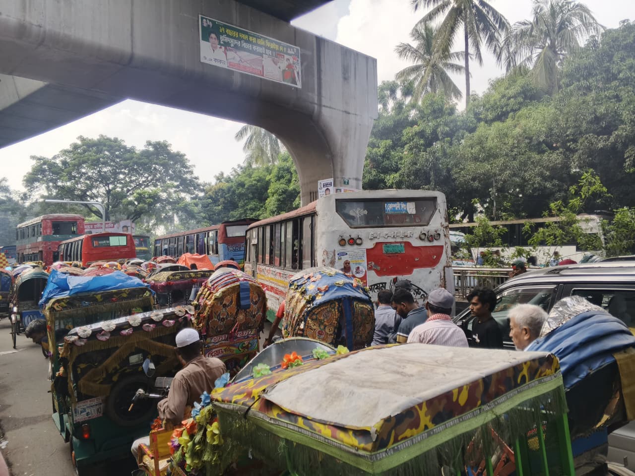 তীব্র যানজটে অচল রাজধানী