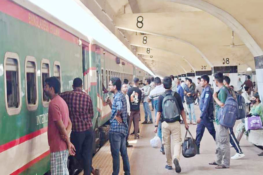 কমলাপুর থেকে ট্রেন সময়মতো ছাড়ছে