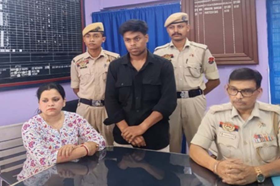 আইফোনের প্রলোভনে তরুণী ধর্ষণ, কনটেন্ট নির্মাতার গ্রেপ্তার