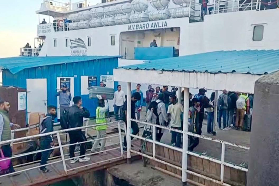 কক্সবাজার থেকে সেন্টমার্টিনে ৩ জাহাজে ১২শ’ পর্যটকের যাত্রা