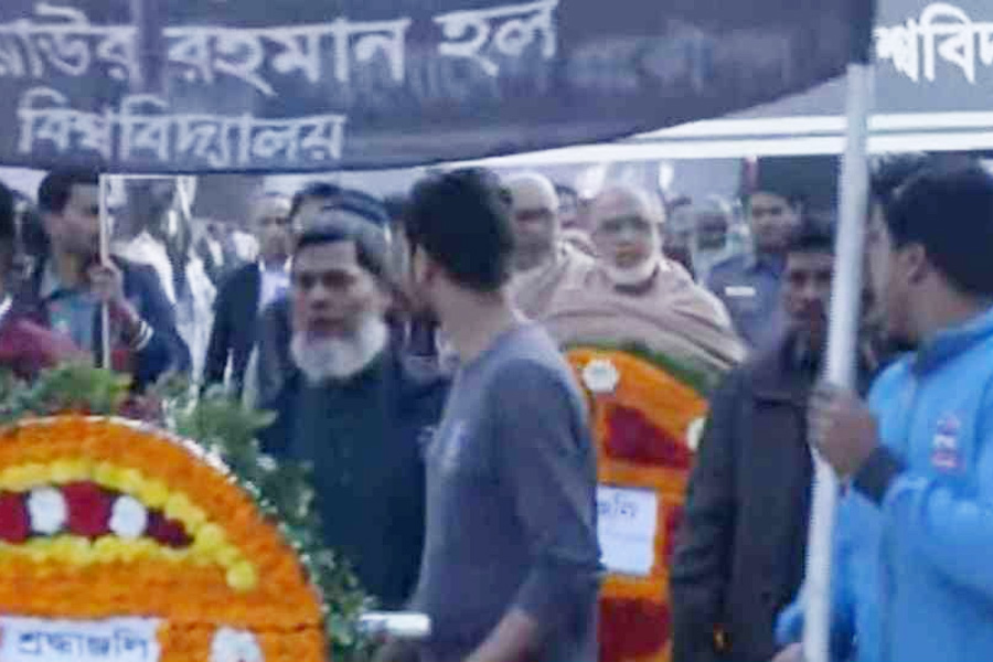 জাতির শ্রেষ্ঠ সন্তানদের স্মরণে বুদ্ধিজীবী স্মৃতিসৌধে মানুষের ঢল