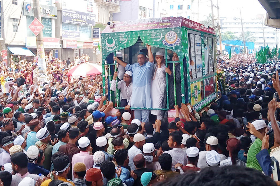 চট্টগ্রাম জশনের জুলুসে লাখো জনতার ঢল