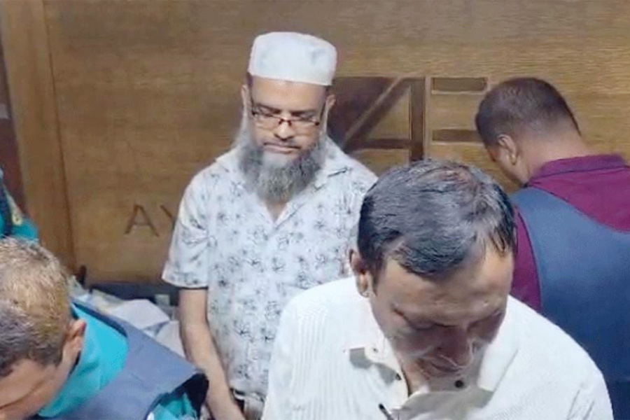 চট্টগ্রামে গুলিসহ যুবলীগ কর্মী গ্রেপ্তার