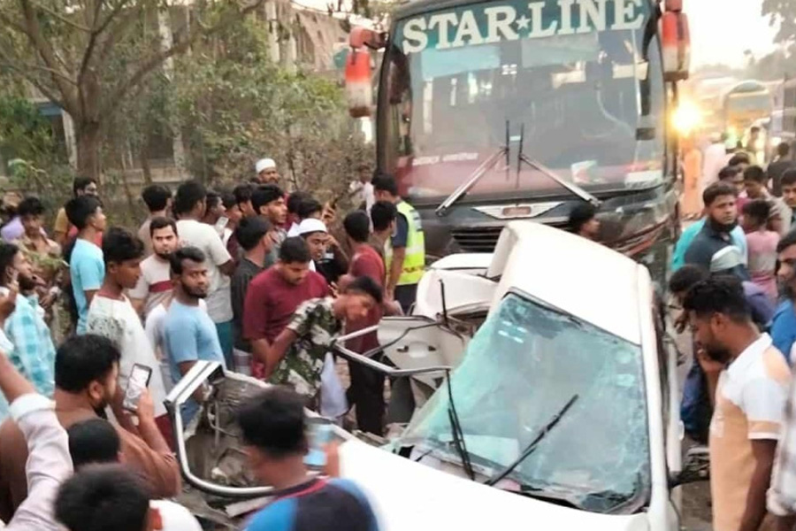কালাকচুয়ায় প্রাইভেটকারে বাসের ধাক্কা, নিহত ৫
