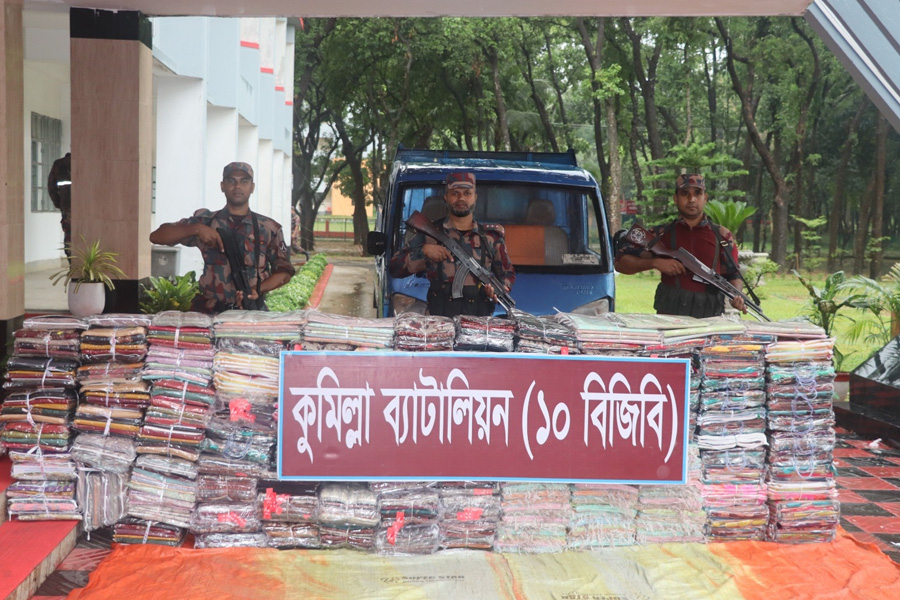 চৌদ্দগ্রাম সীমান্তে কোটি টাকার ভারতীয় শাড়ি জব্দ