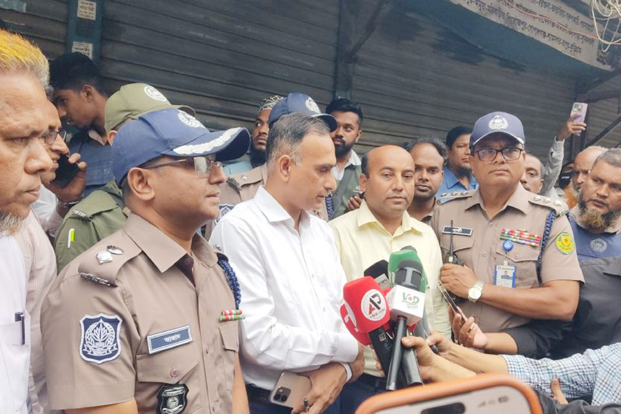 ডিএসসিসি’র অভিযানে সায়েদাবাদে ৫০টি অবৈধ বাস কাউন্টার উচ্ছেদ