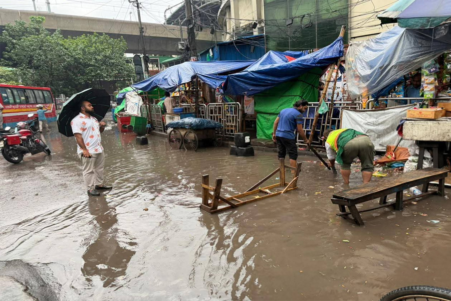 টানা বৃষ্টিতে জলাবদ্ধতা, কমলাপুর পাম্প স্টেশন চালু করল ডিএসসিসি