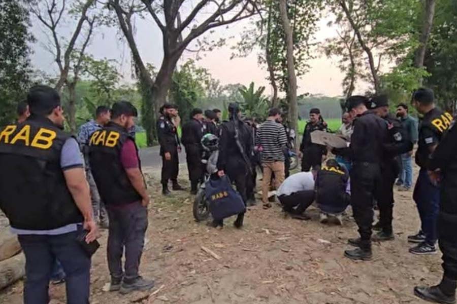 ডাসারে র‍্যাবের অভিযানে ৯২বোতল ফেনসিডিলসহ আটক ১