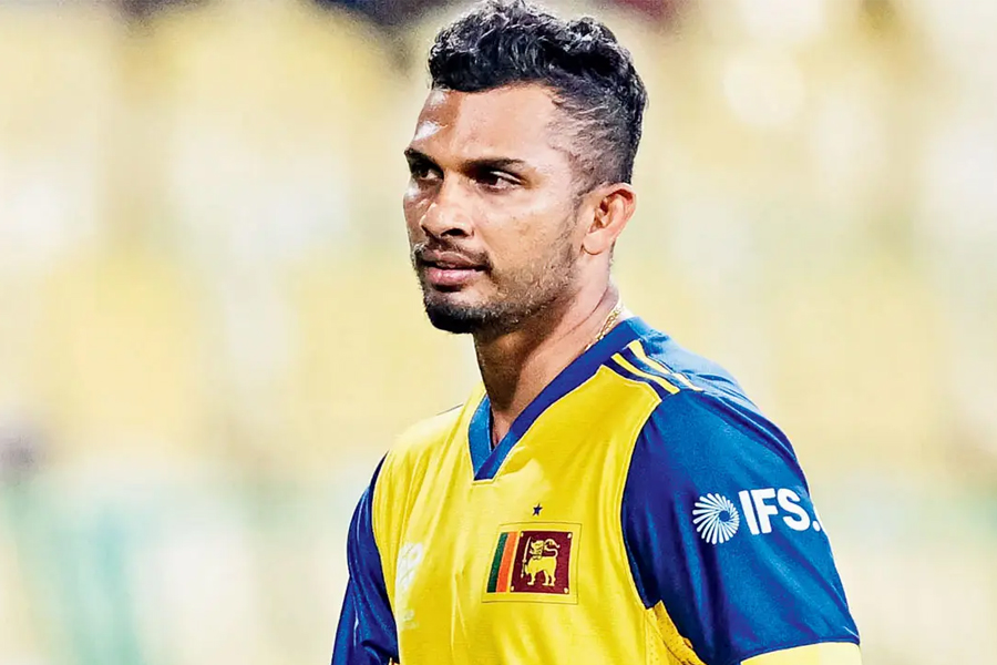 বিশ্বকাপ থেকে বিদায়ে ক্ষমা চাইলেন শানাকা