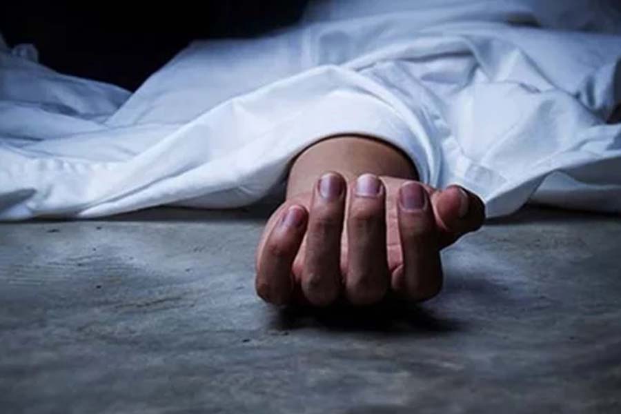 রাজারহাটে সুপারি গাছ থেকে পড়ে যুবকের মৃত্যু