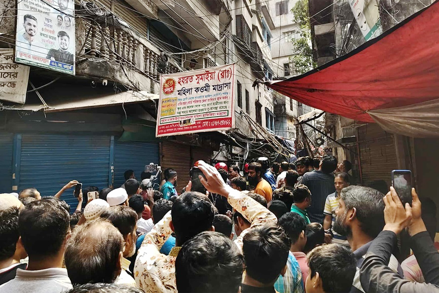 ঢাকাসহ ভূমিকম্পে ৪ ভবনে ধস ও ফাটল