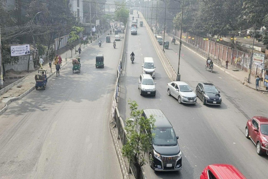 ঢাকা ফাঁকা, অফিসগামীরা বিপাকে