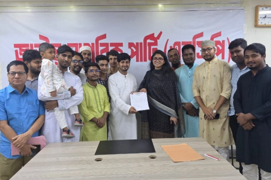 এনসিপির মনোনয়ন ফরম নিলেন আসাদুল ইসলাম মুকুল