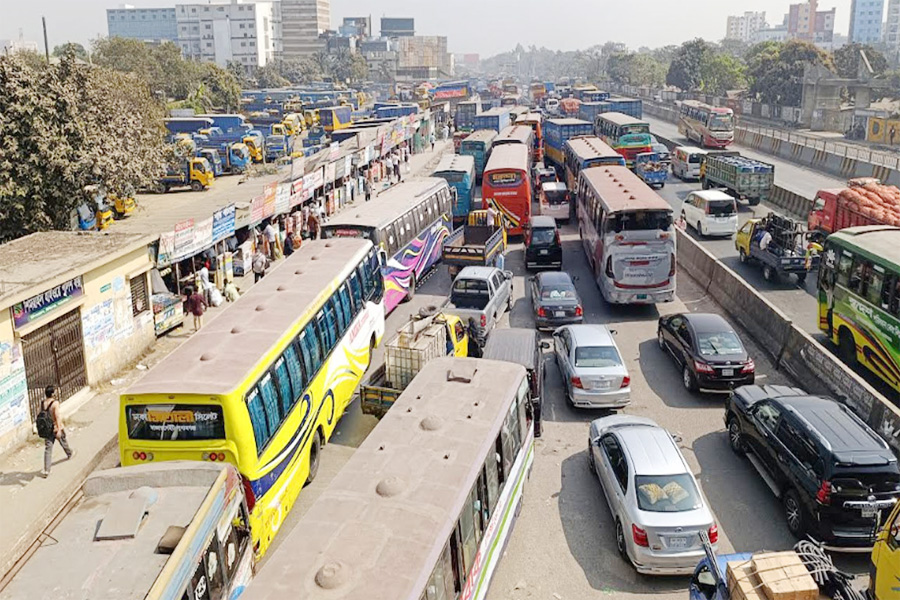 ঢাকা-চট্টগ্রাম মহাসড়কে তীব্র যানজট, যাত্রীরা ভোগান্তিতে
