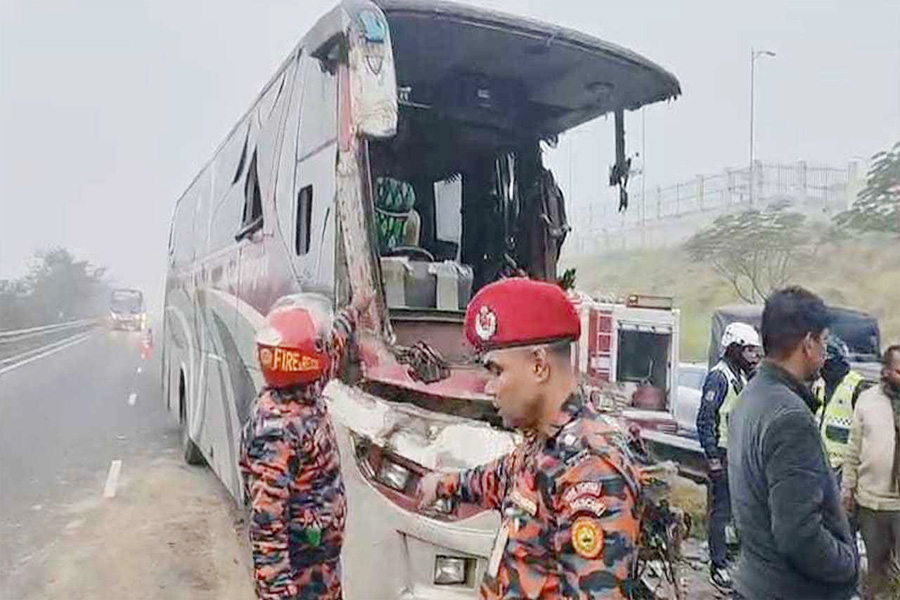 ঢাকা-মাওয়া এক্সপ্রেসওয়েতে বাস-ট্রাক সংঘর্ষ, নিহত ১