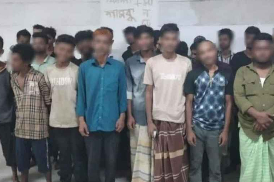 রাজধানীতে পুলিশের অভিযানে ৩৭ জন গ্রেপ্তার