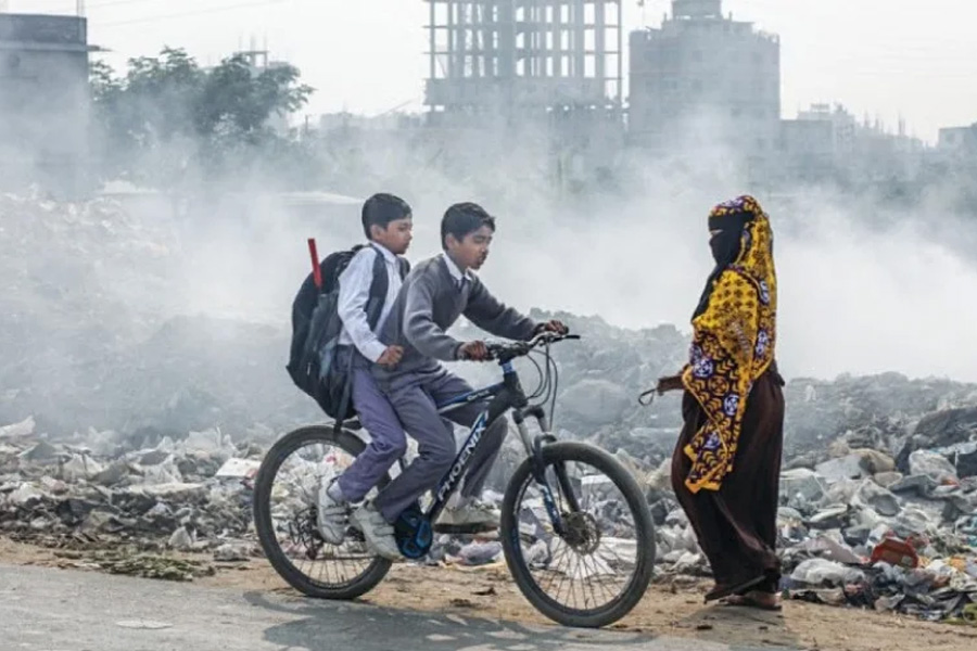 দূষিত শহরের তালিকায় আজ ষষ্ঠ স্থানে ঢাকা