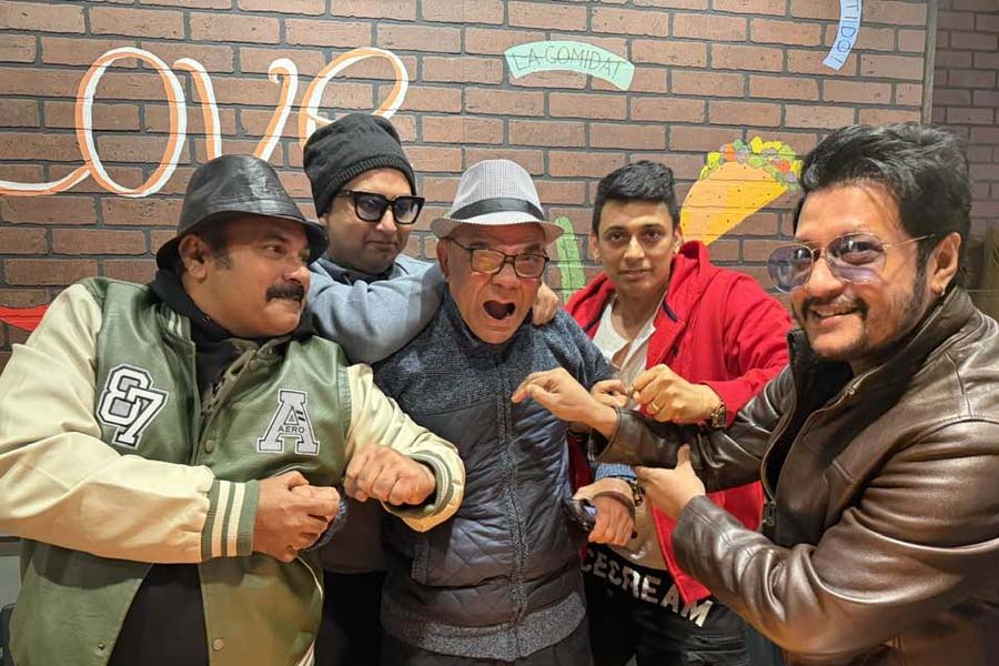 যুক্তরাষ্ট্রে এক ফ্রেমে ঢালিউডের পাঁচ তারকা