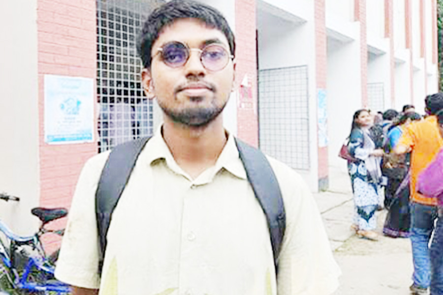 রাকসুতে বিজয়ী জুলাই আন্দোলনে চোখ হারানো দ্বীপ মাহবুব