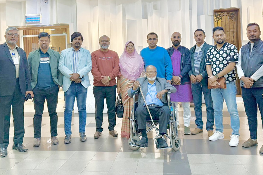 স্বাস্থ্য পরীক্ষার জন্য সিঙ্গাপুর গেলেন মোশাররফ হোসেন