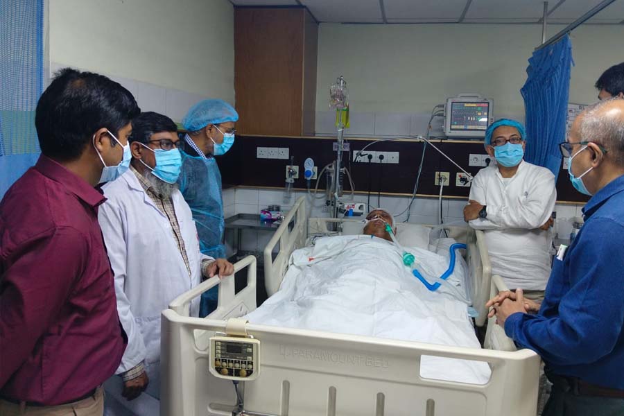 ডা. শংকরকে দেখতে হাসপাতালে বিএনপি নেতা ডা. রফিক