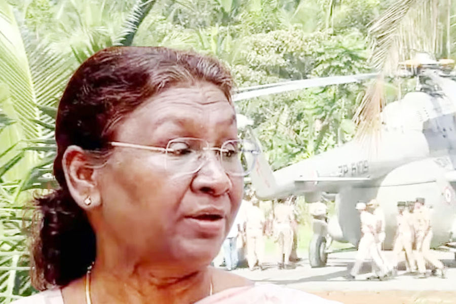 দুর্ঘটনার কবলে ভারতের রাষ্ট্রপতির হেলিকপ্টার, অক্ষত দ্রৌপদী মুর্মু