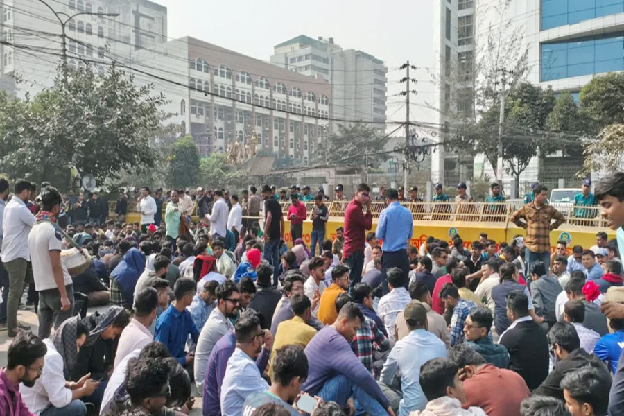 ইসির সামনে ছাত্রদলের দ্বিতীয় দিনের অবস্থান কর্মসূচি