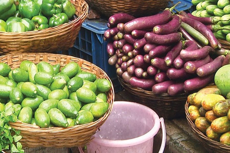 বেগুনের দাম দ্বিগুন, লেবু এবারও হয়নি কাবু