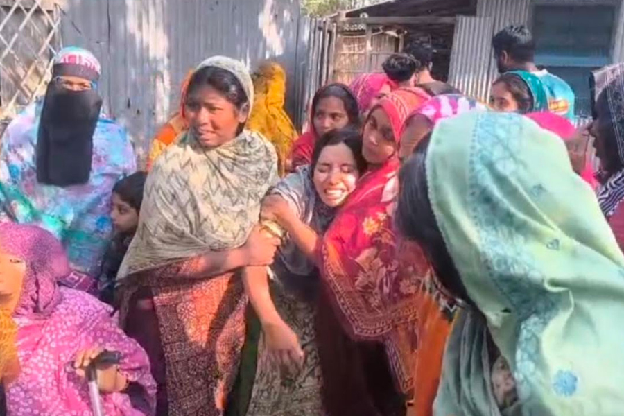 ঈশ্বরদীতে দাদিকে মেরে নাতনিকে ধর্ষণ ও হত্যা