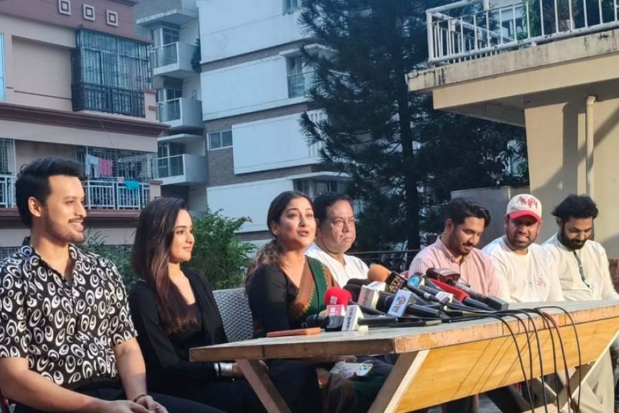 পারিবারিক গল্পে আসছে রাজের ‘এটা আমাদেরই গল্প’